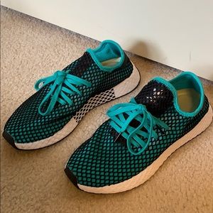 Lightly worn women’s shoes